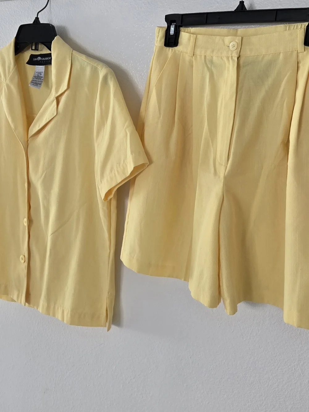 Sag Harbor Petite Pale Yellow Two-Piece Set Top Size 4 Short Size 6
